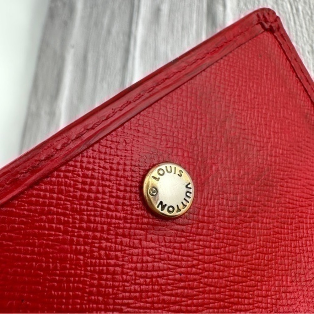 AUTHENTIC Louis Vuitton key holder. Previously owned. Color: Castilian red. - Picture 5 of 16